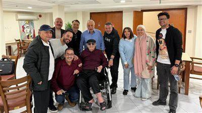 رفقة أشرف زكي.. وفد من نقابة المهن التمثيلية يزور محيي إسماعيل في دار كبار الفنانين - الخليج الان