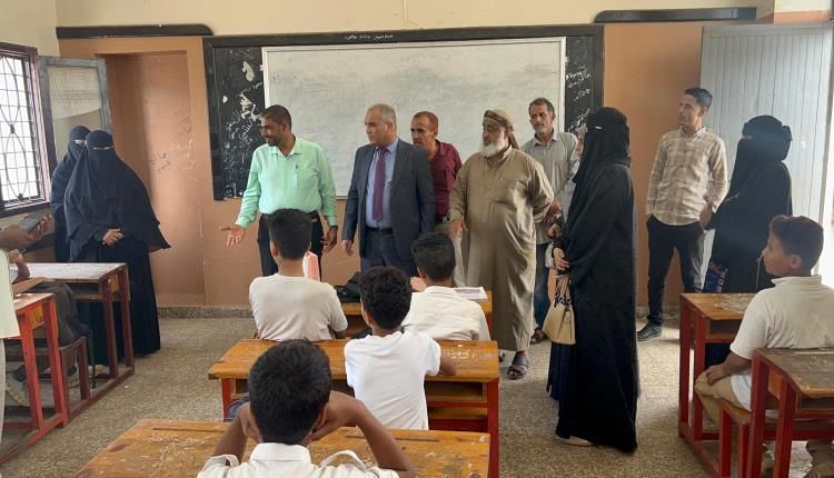 زيارة مفاجئة لوزير التربية والتعليم (العبادي) للمدارس مع بداية الفصل الدراسي الثاني