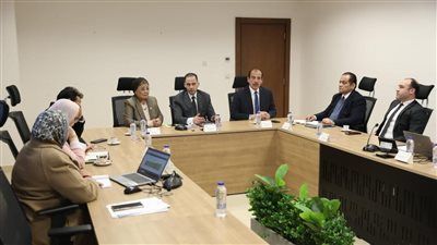«الصحة»: نواب الوزير يناقشون مؤشرات أداء منظومة تقييم مديري ووكلاء مديريات الشؤون الصحية - الخليج الان