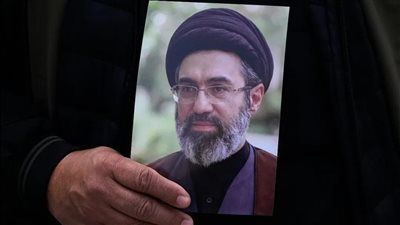 ما السبب وراء غياب مجتبى خامنئي الإعلامي؟.. خبير صيني يوضح - الخليج الان