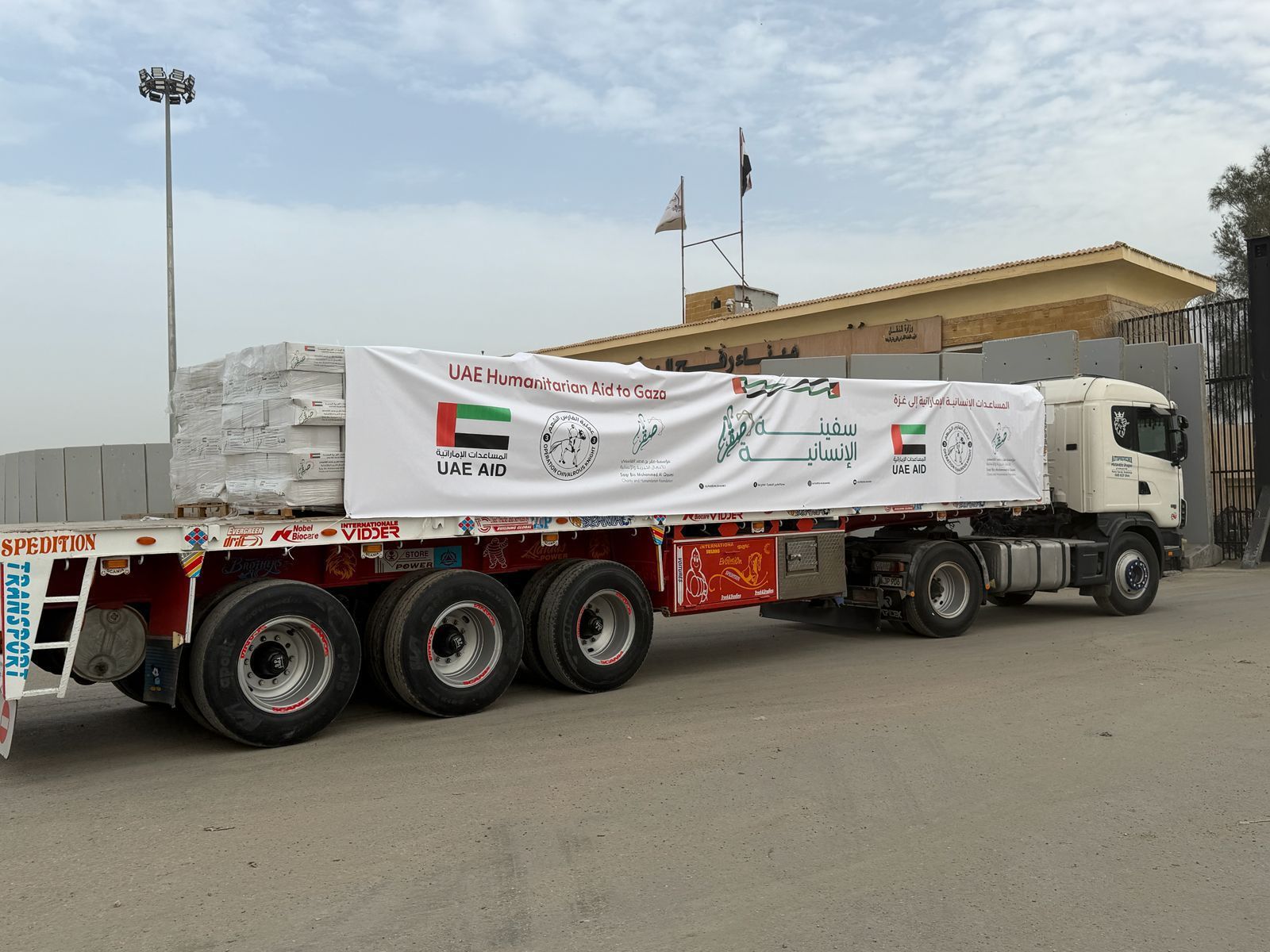 «بالتنسيق مع مصر».. الإمارات ترسل قافلة مساعدات جديدة إلى غزة|صور - الخليج الان