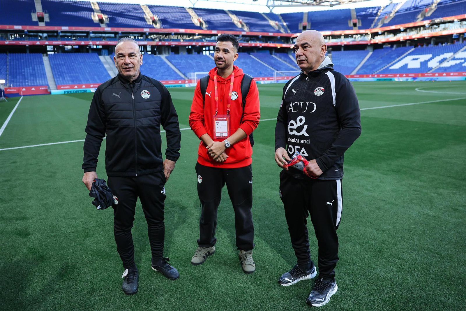 الجهاز الفني لمنتخب مصر يتفقد أرضية ملعب إسبانيول قبل مواجهة إسبانيا - الخليج الان