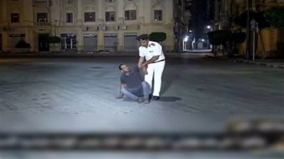 الداخلية تكشف حقيقة فيديو فرد الشرطة يتعامل مع مواطن بشكل غير لائق - الخليج الان