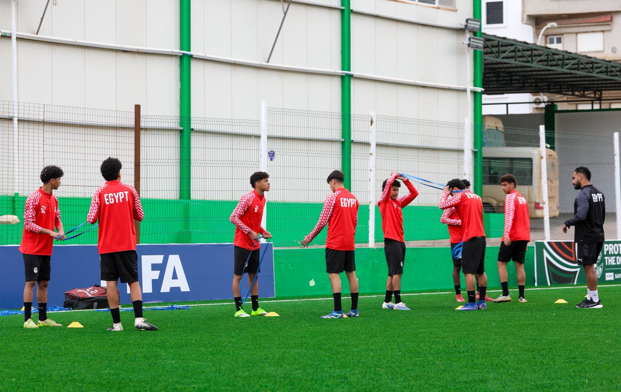 May be an image of one or more people, people playing soccer, people playing football and text that says 'EGYPT EGYPT Saon 뽀께 FA PRO'
