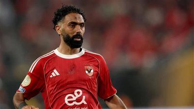 حسين الشحات ينتظر جلسة تفاوض جديدة مع مسئولي الأهلي لحسم تجديد عقده (خاص) - الخليج الان