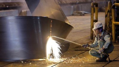 قص أجنحة المسيرات.. استهداف مصانع الحديد والصلب الإيرانية ينهي أسطورة "الحرب الرخيصة" لطهران - الخليج الان