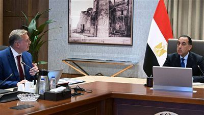 رئيس الوزراء يلتقي وزير البترول والثروة المعدنية لاستعراض عددٍ من ملفات عمل الوزارة - الخليج الان