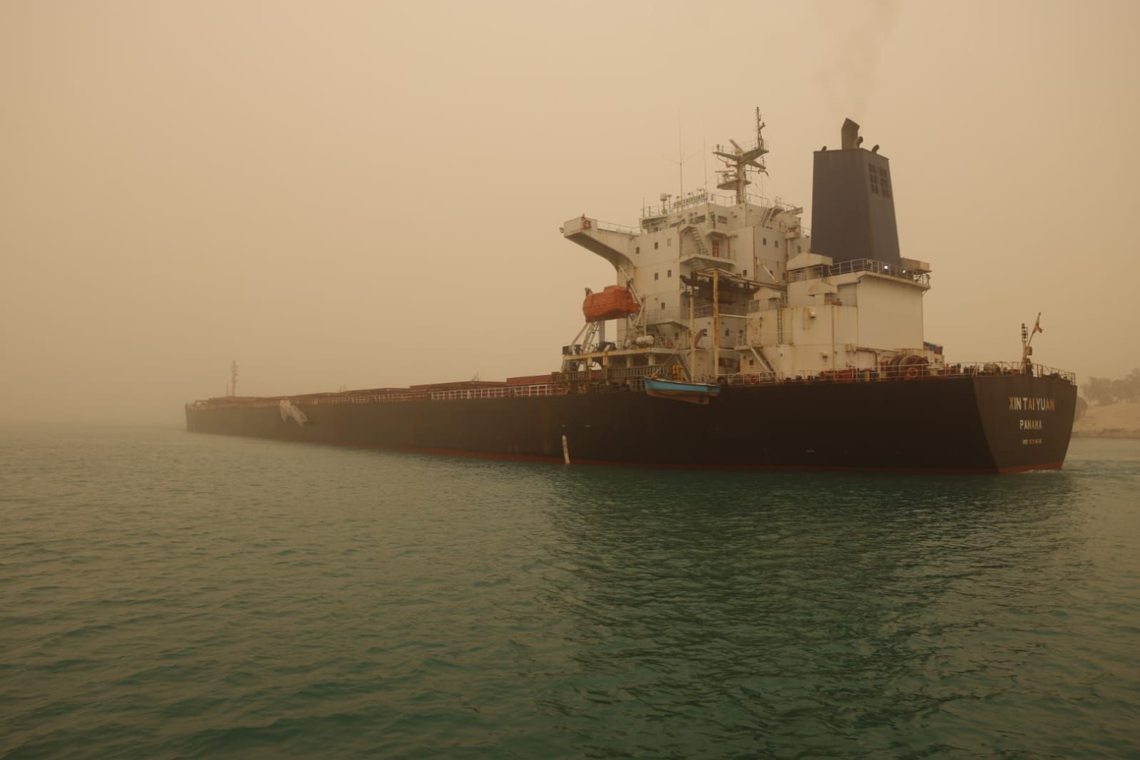 تعويم سفينة “XIN TAIN YUAN” بنجاح واستئناف الملاحة بقناة السويس دون تأثر - الخليج الان