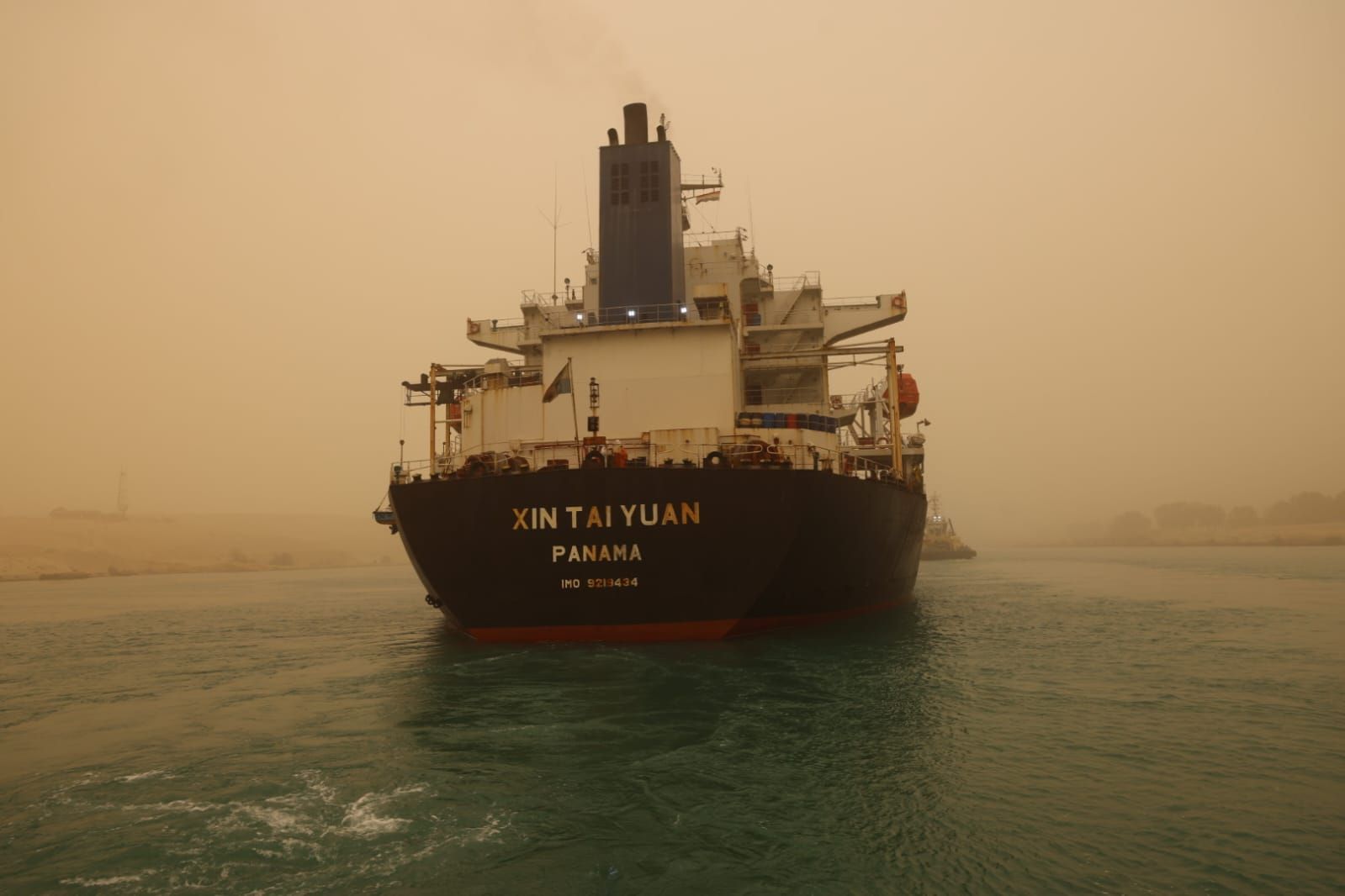 تعويم سفينة “XIN TAIN YUAN” بنجاح واستئناف الملاحة بقناة السويس دون تأثر - الخليج الان