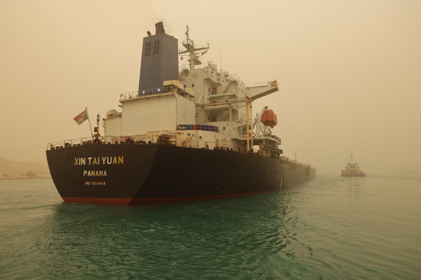 تعويم سفينة “XIN TAIN YUAN” بنجاح واستئناف الملاحة بقناة السويس دون تأثر - الخليج الان