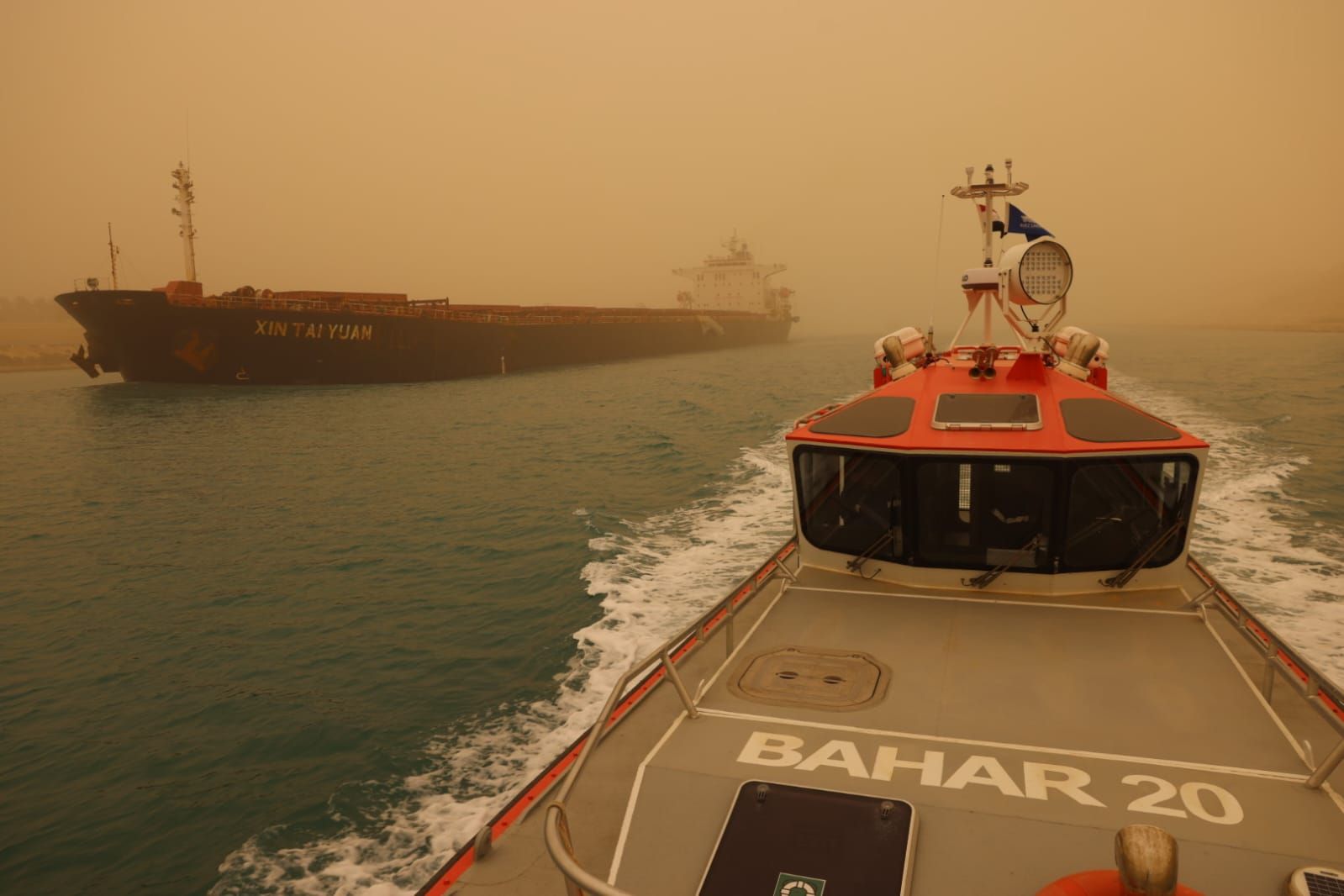 تعويم سفينة “XIN TAIN YUAN” بنجاح واستئناف الملاحة بقناة السويس دون تأثر - الخليج الان