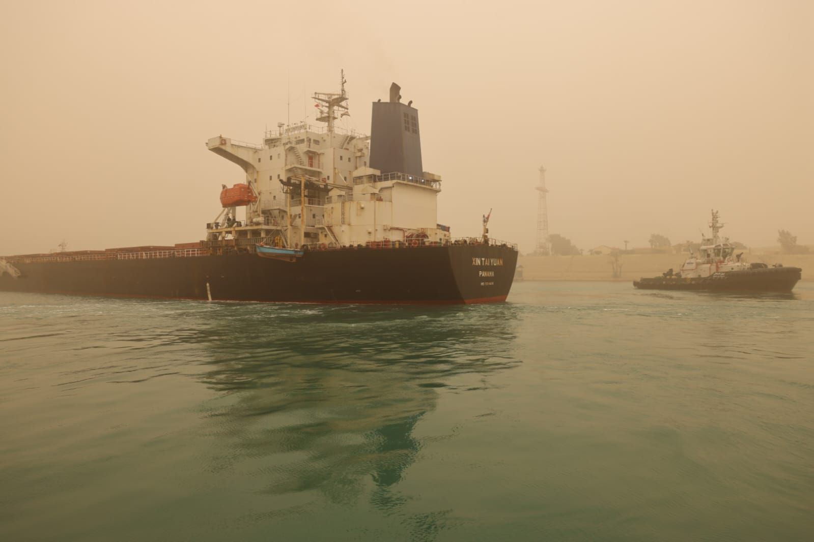 تعويم سفينة “XIN TAIN YUAN” بنجاح واستئناف الملاحة بقناة السويس دون تأثر - الخليج الان