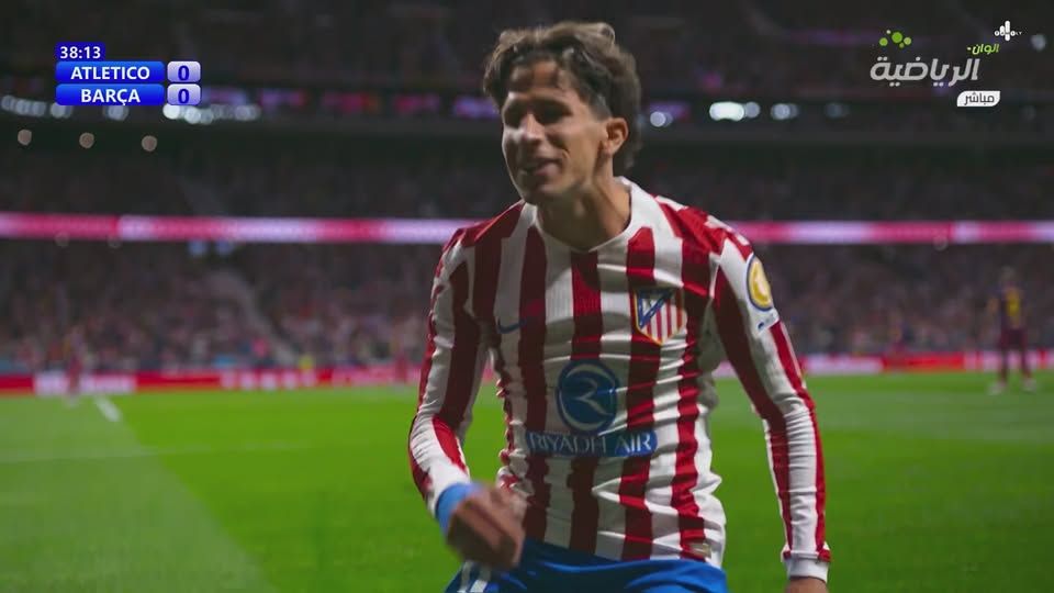 ماتش برشلونة.. جوليانو سيميوني يسجل الهدف الأول لـ أتلتيكو مدريد في مرمى برشلونة بالدوري الإسباني - الخليج الان