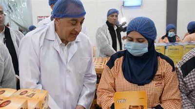 رئيس الوزراء يتفقد شركة «الطحان» المتخصصة في تصنيع وتعبئة التمور - الخليج الان