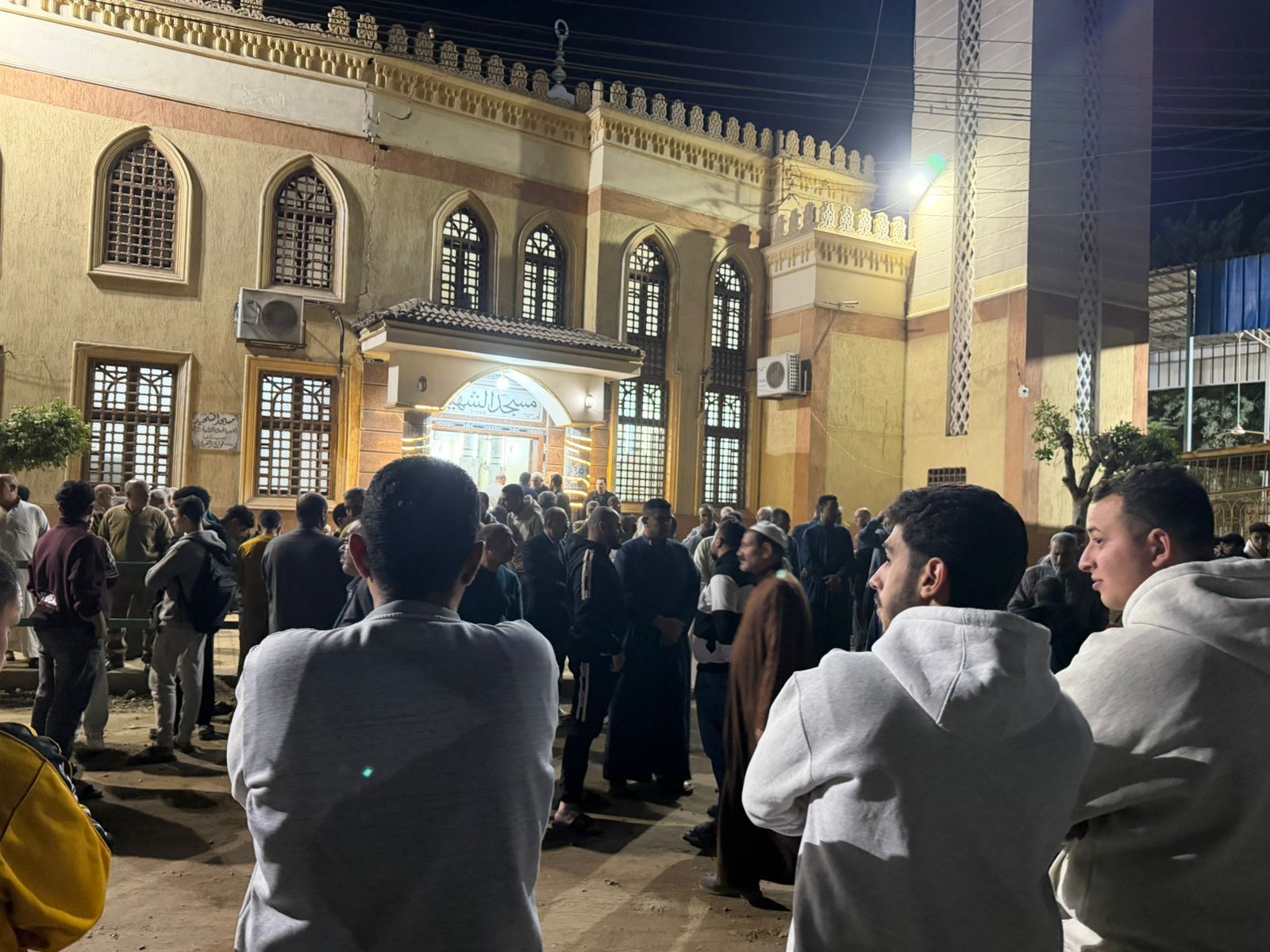 الوجع يخيّم على دنديط.. ترقب حزين لوصول جثمان المهندس حسام صادق خليفة - الخليج الان