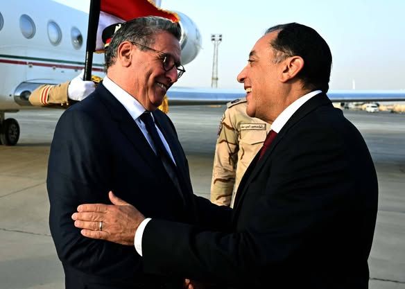 رئيس الوزراء يستقبل نظيره المغربي في مطار القاهرة الدولي - الخليج الان