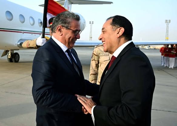 رئيس الوزراء يستقبل نظيره المغربي في مطار القاهرة الدولي - الخليج الان