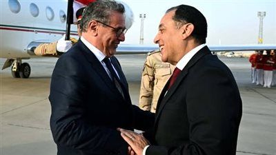 رئيس الوزراء يستقبل نظيره المغربي في مطار القاهرة الدولي - الخليج الان