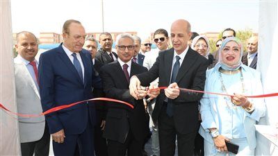 تفاعل مباشر ورسائل تحفيزية من محافظ بني سويف خلال الملتقى التوظيفي الأول بجامعة بني سويف الأهلية - الخليج الان