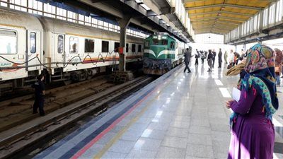 الجيش الإسرائيلي يحذر الإيرانيين من الابتعاد عن خطوط السكك الحديدية.. والحرس الثوري يتوعد بالرد - الخليج الان