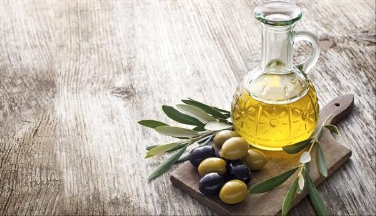 يساعد على خفض ضغط الدم.. فوائد زيت الزيتون لصحة القلب