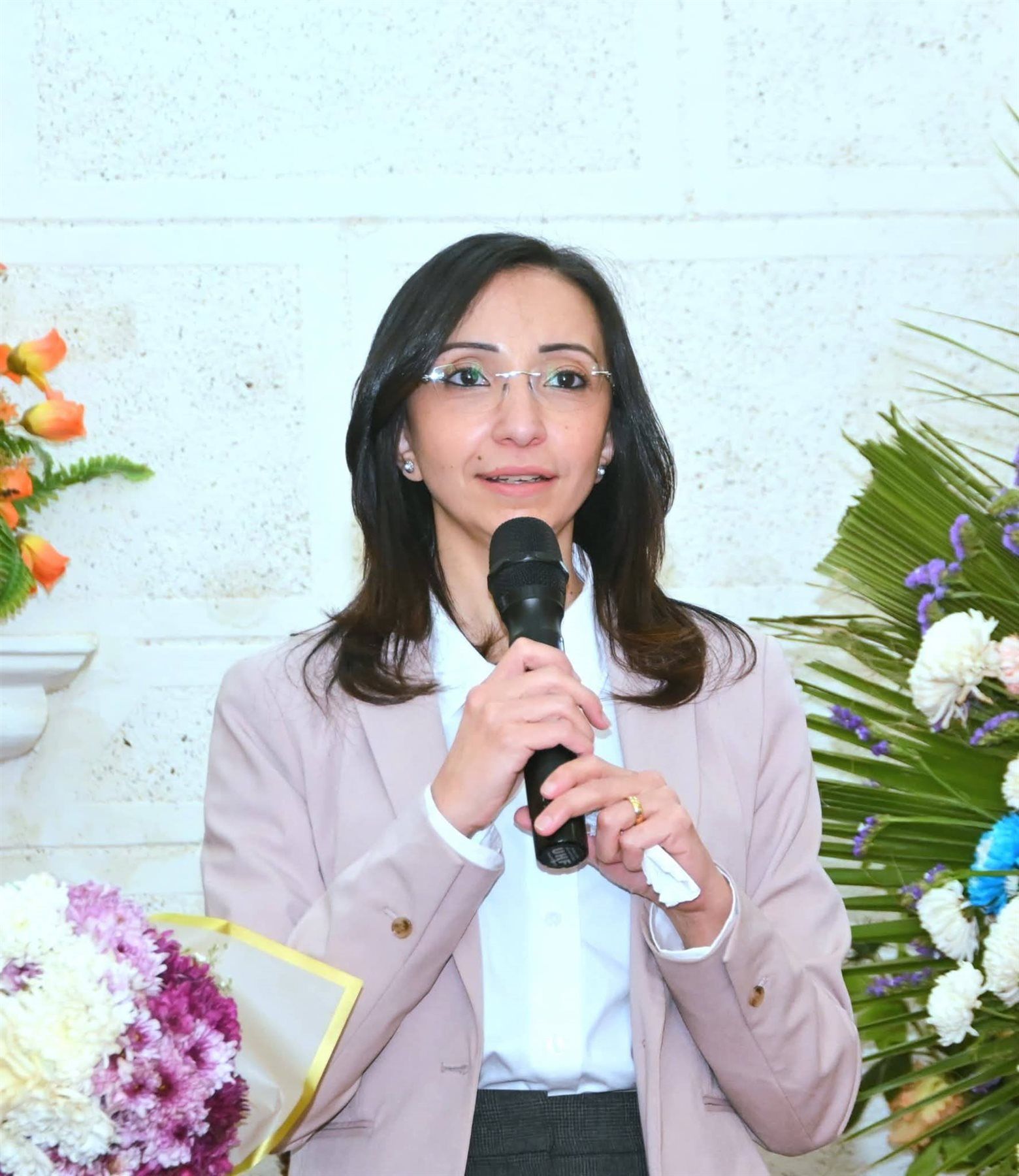 في مشهد يعكس روح التآخي.. محافظ البحيرة تهنئ ابناء الطائفه الإنجيليه بعيد القيامة من قلب دمنهور - الخليج الان