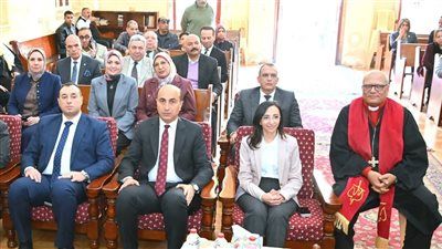 في مشهد يعكس روح التآخي.. محافظ البحيرة تهنئ ابناء الطائفه الإنجيليه بعيد القيامة من قلب دمنهور - الخليج الان