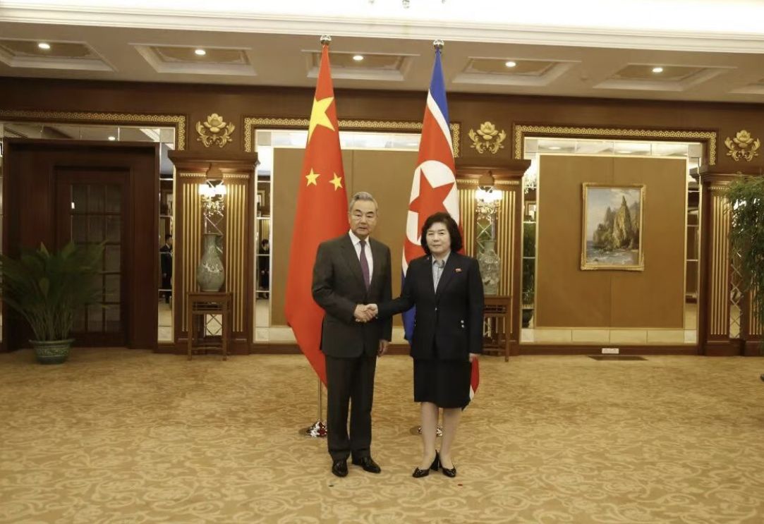 «ختام زيارة وزير خارجية الصين لكوريا الشمالية».. إلي أين تتجه العلاقات بين بكين وبيونج يانج؟ - الخليج الان