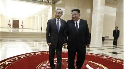 «ختام زيارة وزير خارجية الصين لكوريا الشمالية».. إلي أين تتجه العلاقات بين بكين وبيونج يانج؟ - الخليج الان