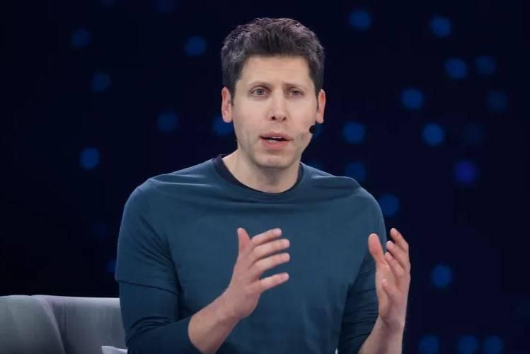 إلقاء قنبلة حارقة على منزل سام ألتمان في كاليفورنيا