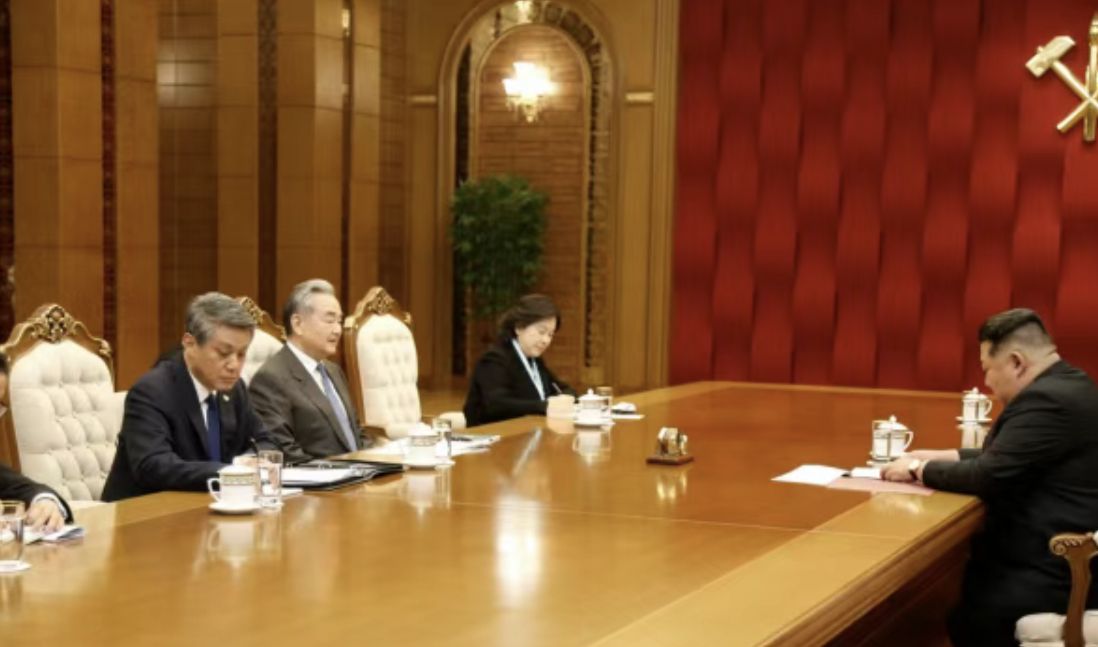 «ختام زيارة وزير خارجية الصين لكوريا الشمالية».. إلي أين تتجه العلاقات بين بكين وبيونج يانج؟ - الخليج الان