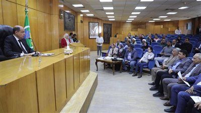 محافظ المنيا يوجه بتمهيد طرق "بهدال" وسرعة تشغيل مجمع خدمات "زهرة" - الخليج الان