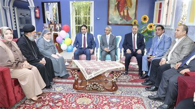 محافظ بني سويف يشارك أطفال دار "صديقات الكتاب المقدس" فرحتهم بعيد القيامة المجيد - الخليج الان