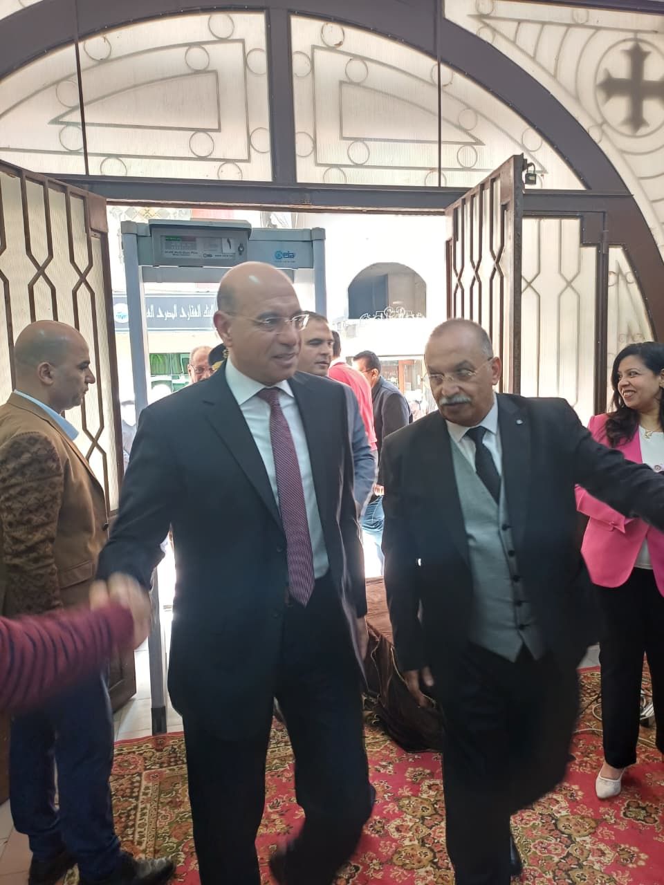 مدير أمن بورسعيد يهنئ الإخوة الأقباط بعيد القيامة المجيد - الخليج الان