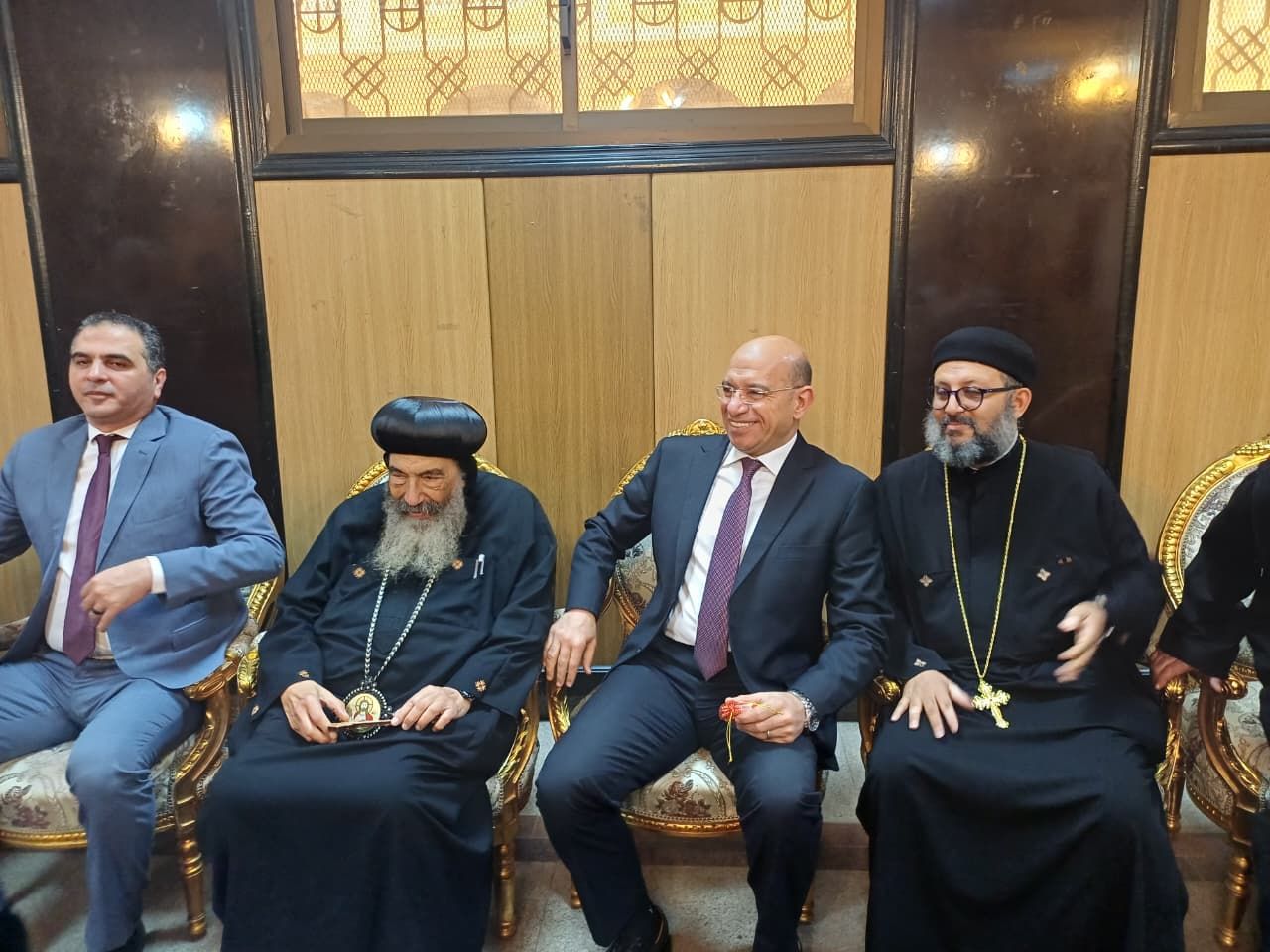 مدير أمن بورسعيد يهنئ الإخوة الأقباط بعيد القيامة المجيد - الخليج الان