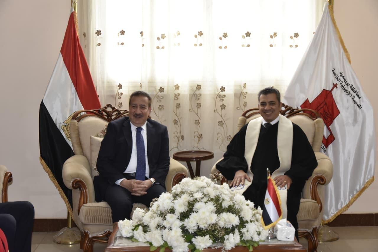 محافظ بورسعيد يشارك الأقباط احتفالات عيد القيامة بالكنيسة الإنجيلية ويؤكد: وحدة المصريين سر قوة الوطن - الخليج الان