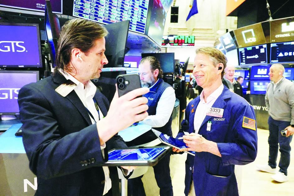 «وول ستريت» تصعد رغم إعلان واشنطن حصار «هرمز»