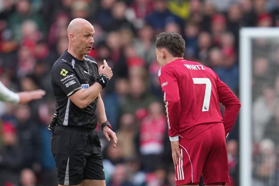 جدل تحكيمي قبل القمة.. جماهير أرسنال ترفض تيلور وروني يرجّح كفة سيتي