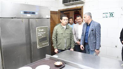 تشديد رقابي على منشآت بحيرة قارون.. نائب محافظ الفيوم يتفقد الفنادق ويُعدم لحوماً فاسدة - الخليج الان