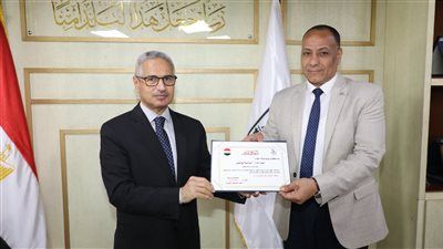 محافظ بني سويف يكرّم قيادات متميزة ويؤكد: التميز والانضباط أساس تطوير الجهاز الإداري - الخليج الان