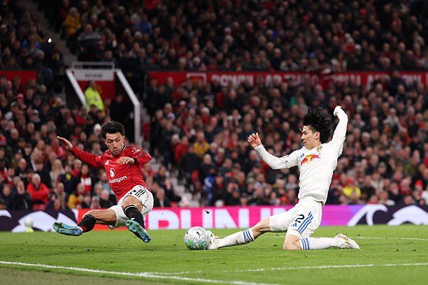 ليدز يونايتد يفاجئ مانشستر يونايتد بثنائية في أولد ترافورد بالدوري الإنجليزي الممتاز - الخليج الان