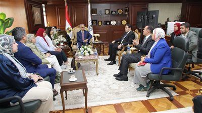 محافظ بني سويف يبحث جهود التنمية المحلية والاستثمار - الخليج الان