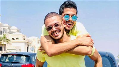 عندها التهاب ونسبة الأوكسجين بيقل.. البلوجر معاذ العدلي يكشف تفاصيل حالة طفلته - الخليج الان