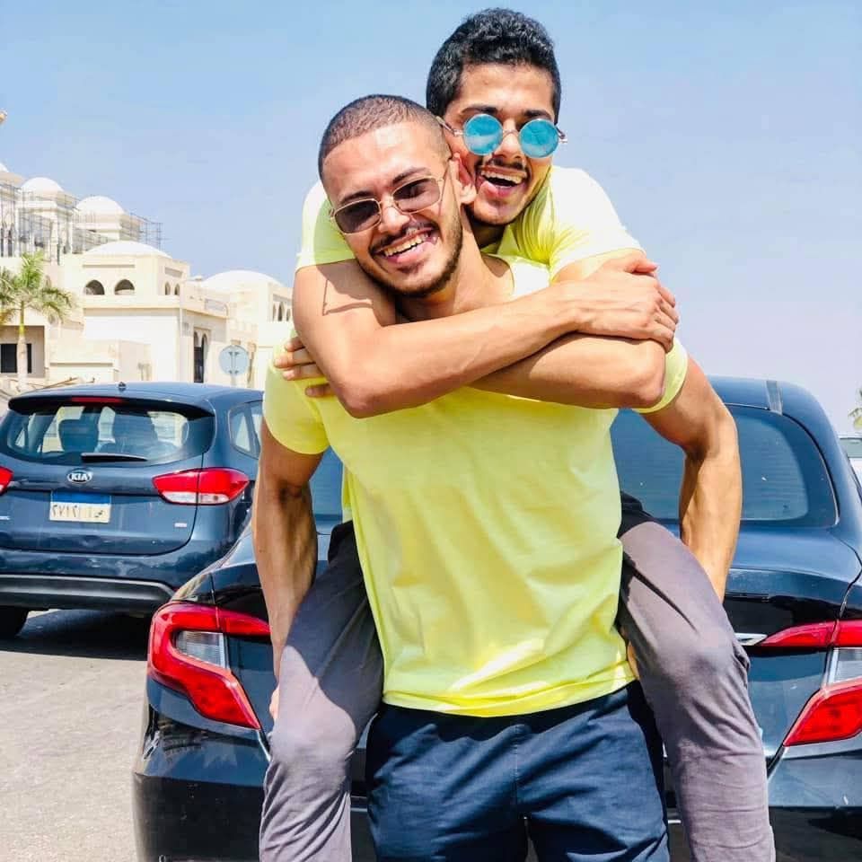 عندها التهاب ونسبة الأوكسجين بيقل.. البلوجر معاذ العدلي يكشف تفاصيل حالة طفلته - الخليج الان