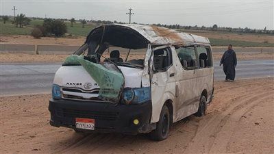 6 سيارات محطمة ومحل مدمّر.. ميكروباص يفقد السيطرة بالجيزة - الخليج الان