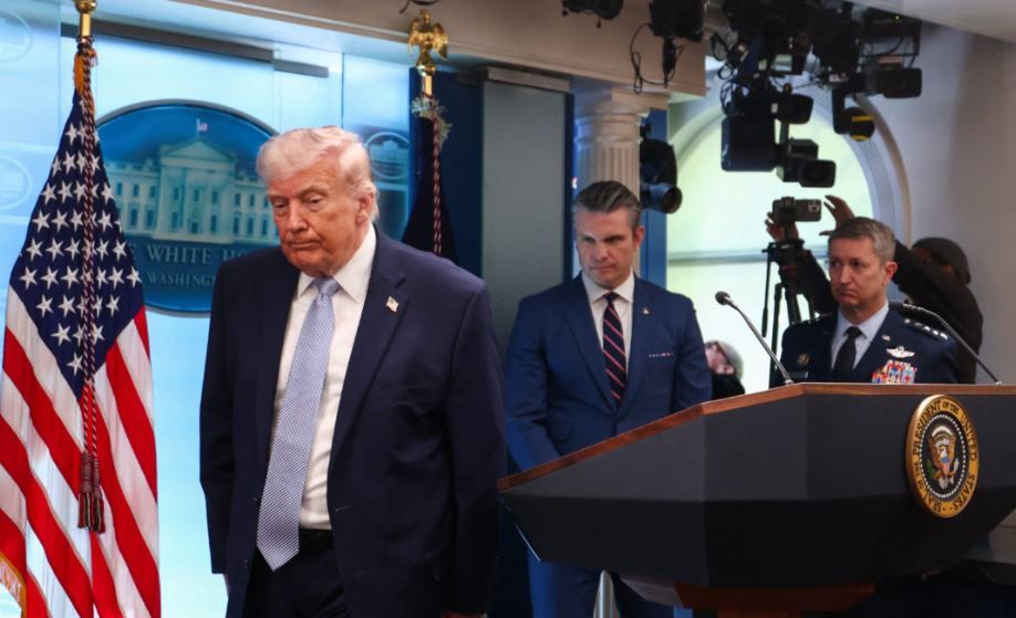 هل يمكن عزل ترامب بسبب حرب إيران؟.. الدستور الأمريكي يجيب - الخليج الان