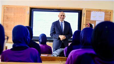 جولة مفاجئة لوزير التعليم في الجيزة.. متابعة ميدانية لضبط العملية التعليمية داخل المدارس - الخليج الان