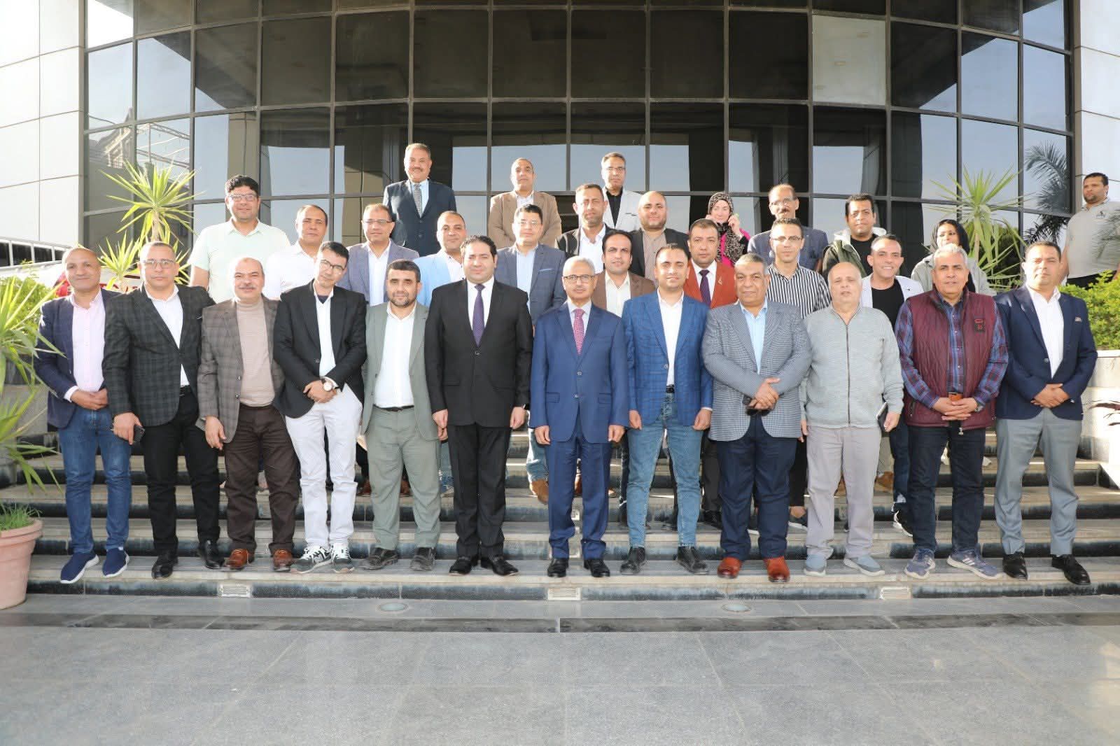 محافظ بني سويف: الإعلام شريك أصيل في دعم خطط التنمية.. وتطوير شامل لمنظومة التواصل مع الصحفيين - الخليج الان