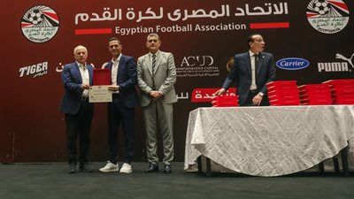 هاني أبو ريدة يقرر إحالة السيد مراد عضو لجنة الحكام للتحقيق بسبب جملة "ابن كفر الشيخ " للحكم محمود وفا - الخليج الان