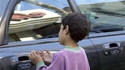 ضبط عصابة تستغل الأطفال في أعمال التسول بالجيزة: 9 متهمين و12 طفلًا - الخليج الان